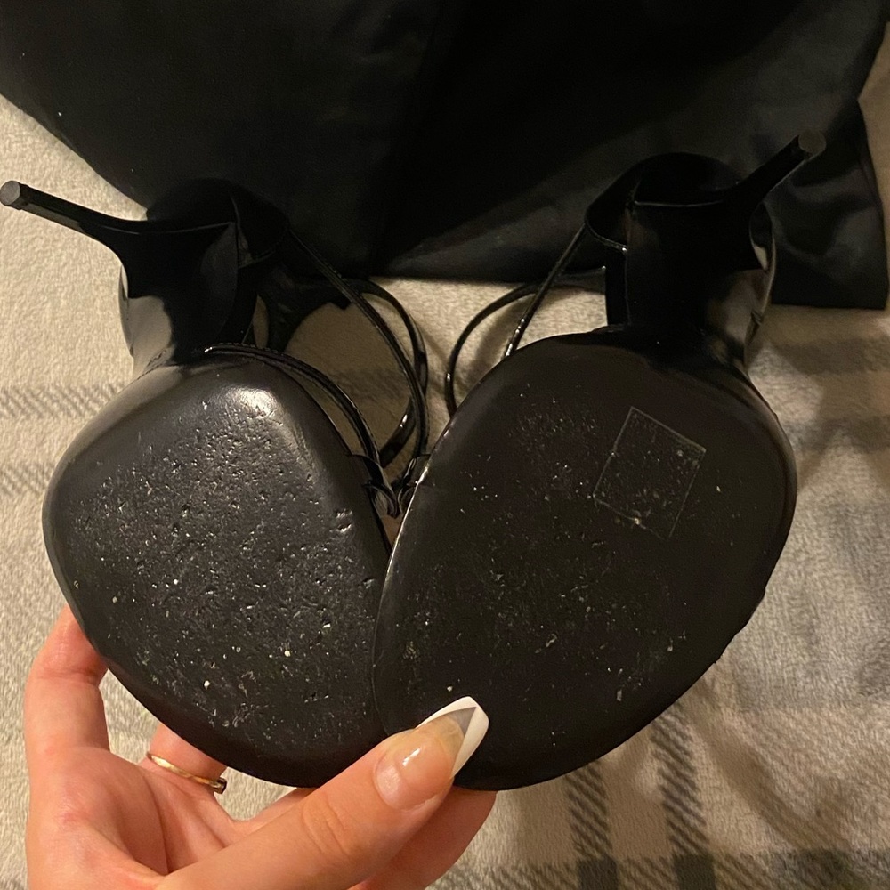 $1300 new from store - Yves saint laurent Cassandra heels black patent leather - Picture 5 of 12